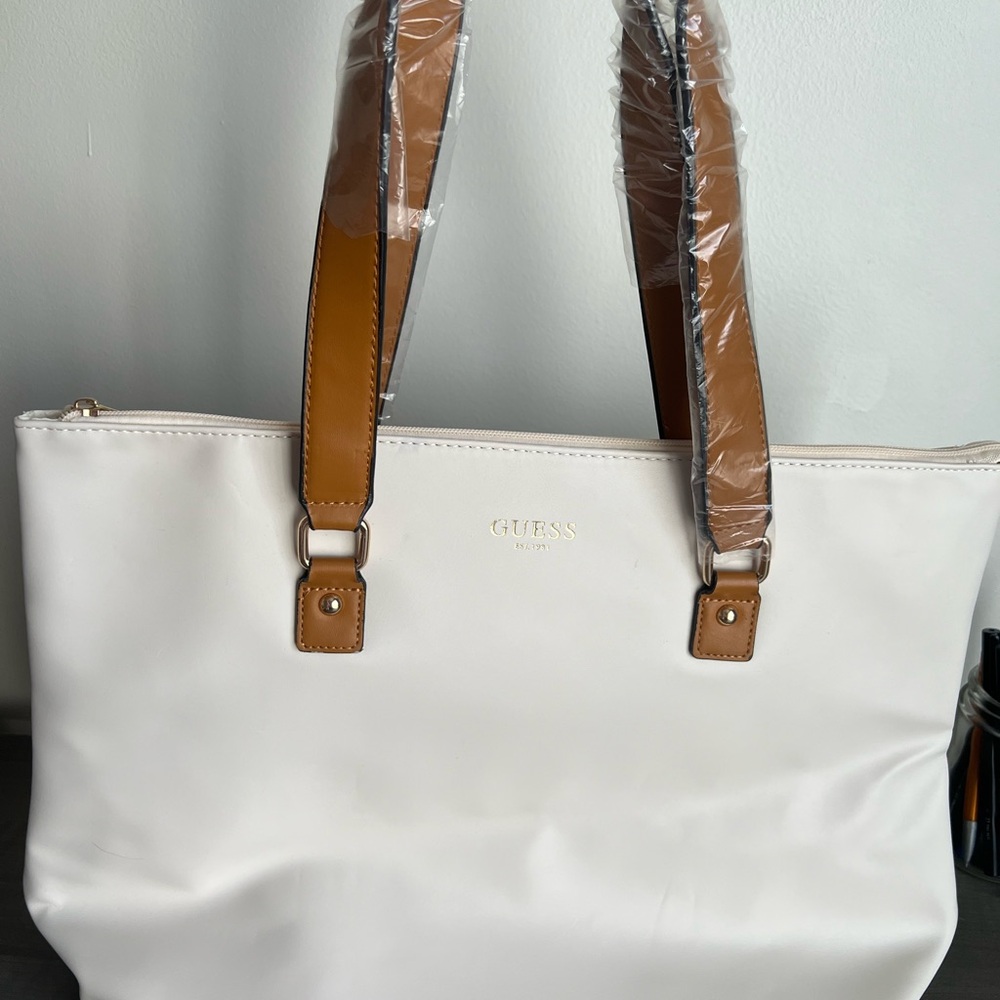 Guess White Tote Bag I have 2 of them $90 each New - Picture 1 of 4